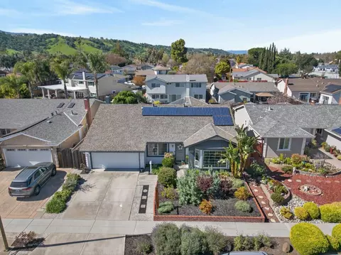 6221 Glider Dr, San Jose, CA 95123