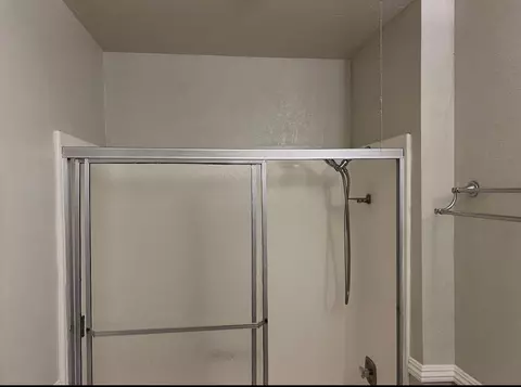 Bath - 430 Pine Ave, Half Moon Bay, CA 94019 photo 2 of 2