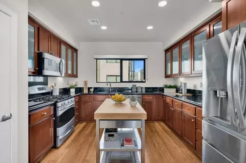 701 Zephyr Dr, Oakland, CA 94607