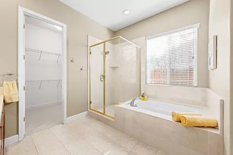 Bath - 7071 Eagle Ridge Dr, Gilroy, CA 95020 photo 2 of 3