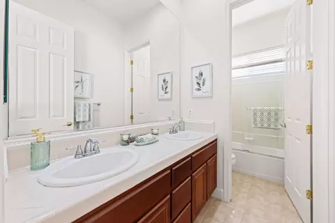 Bath - 7071 Eagle Ridge Dr, Gilroy, CA 95020 photo 3 of 3