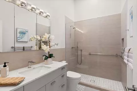 Bath - 235 Beverly Pl, Pacifica, CA 94044 photo 2 of 3