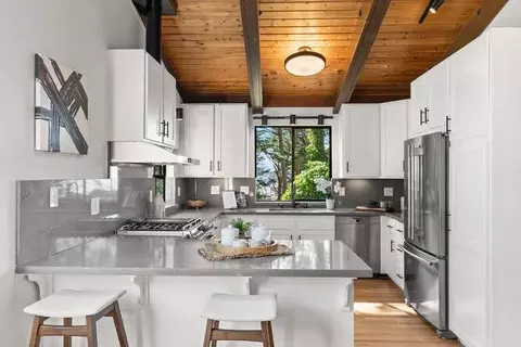Kitchen - 235 Beverly Pl, Pacifica, CA 94044 photo 2 of 5
