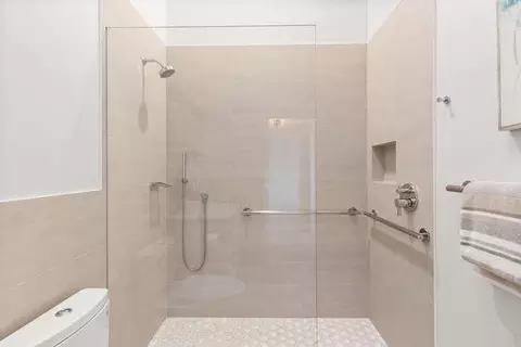 Bath - 235 Beverly Pl, Pacifica, CA 94044 photo 3 of 3