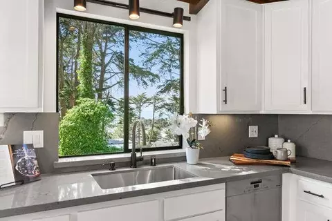 Kitchen - 235 Beverly Pl, Pacifica, CA 94044 photo 4 of 5