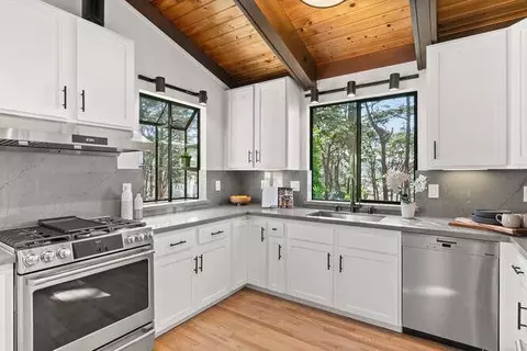 Kitchen - 235 Beverly Pl, Pacifica, CA 94044 photo 5 of 5