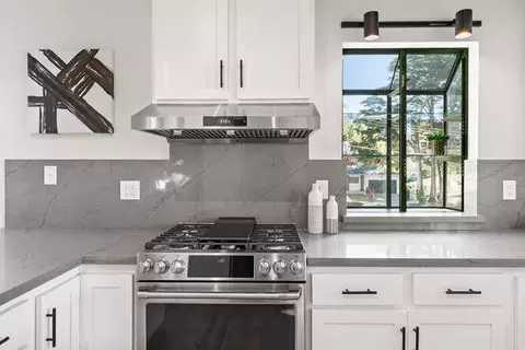 Kitchen - 235 Beverly Pl, Pacifica, CA 94044 photo 3 of 5