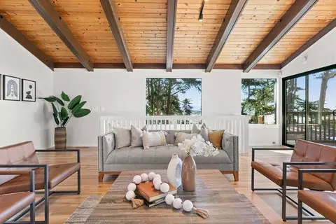 Living - 235 Beverly Pl, Pacifica, CA 94044 photo 2 of 3