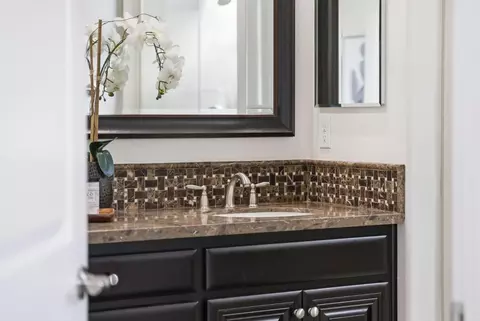 Bath - 508 Holthouse Ter, Sunnyvale, CA 94087 photo 2 of 5