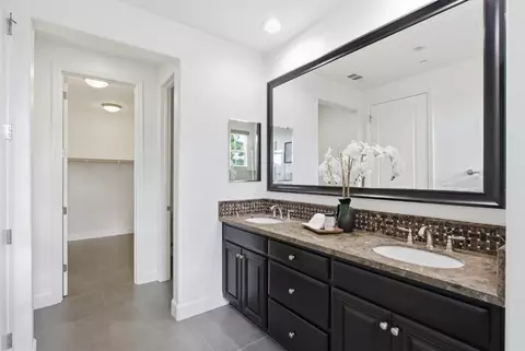 Bath - 508 Holthouse Ter, Sunnyvale, CA 94087 photo 4 of 5