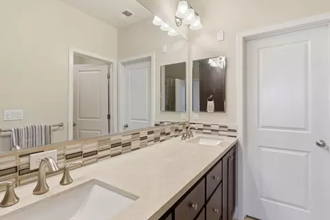Bath - 1607 Centre Pointe Dr, Milpitas, CA 95035 photo 2 of 4
