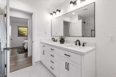 Bath - 5 Arriba Dr, Aromas, CA 95004 photo 7 of 10