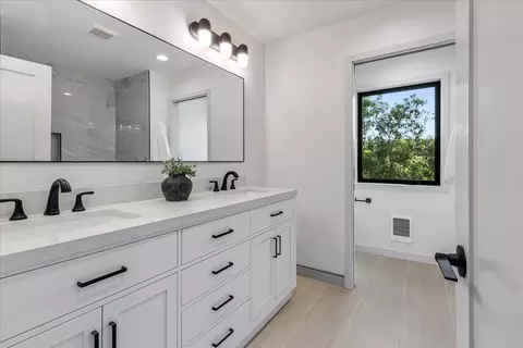Bath - 5 Arriba Dr, Aromas, CA 95004 photo 4 of 10
