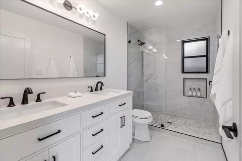 Bath - 5 Arriba Dr, Aromas, CA 95004 photo 2 of 10
