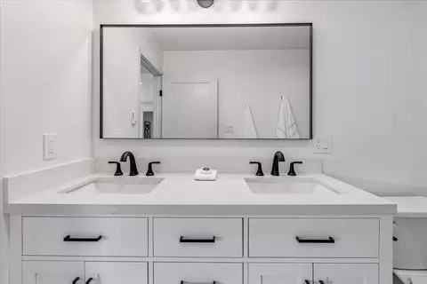Bath - 5 Arriba Dr, Aromas, CA 95004 photo 1 of 10