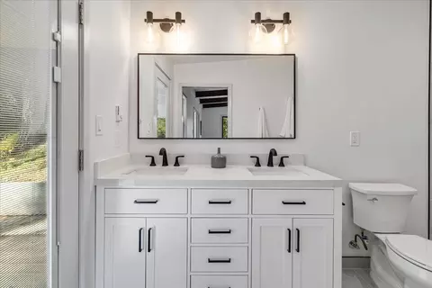 Bath - 5 Arriba Dr, Aromas, CA 95004 photo 3 of 10