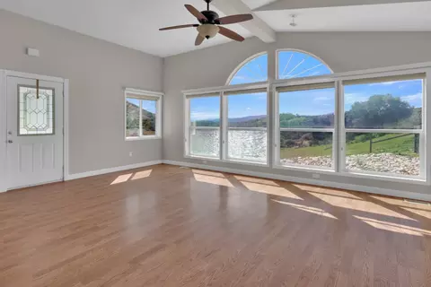Living - 53330 Smith Rd, Bradley, CA 93426 photo 3 of 8