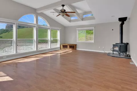 Living - 53330 Smith Rd, Bradley, CA 93426 photo 4 of 8