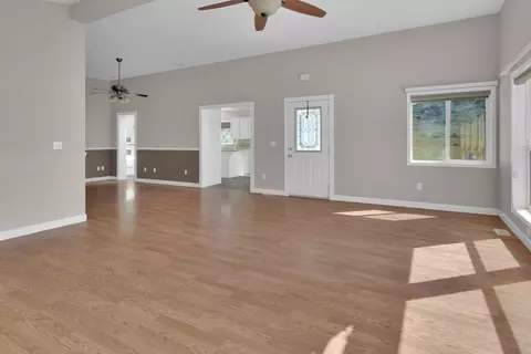 Living - 53330 Smith Rd, Bradley, CA 93426 photo 2 of 8