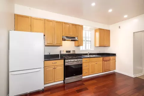 Kitchen - 620 22nd St, Richmond, CA 94801 photo 1 of 2