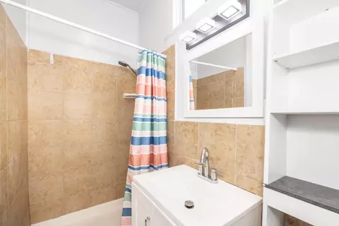 Bath - 620 22nd St, Richmond, CA 94801 photo 1 of 2