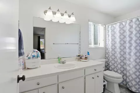 Bath - 1075 Sherman Dr, Salinas, CA 93907 photo 2 of 2