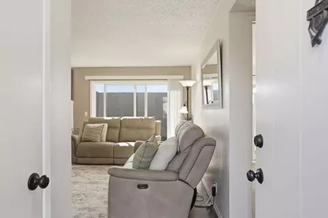 Entry Way - 1075 Sherman Dr, Salinas, CA 93907 photo 2 of 2