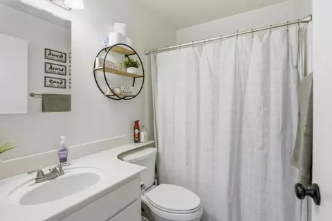 Bath - 1075 Sherman Dr, Salinas, CA 93907 photo 1 of 2