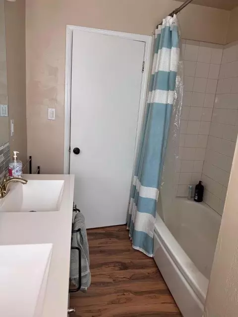 Bath - 710 Campus Ave, Salinas, CA 93901 photo 2 of 5