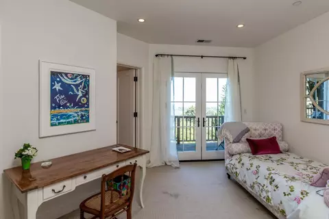 Bedroom - 950 Espinosa Rd, Woodside, CA 94062 photo 3 of 4