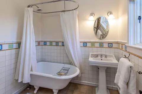 Bath - 950 Espinosa Rd, Woodside, CA 94062 photo 2 of 2