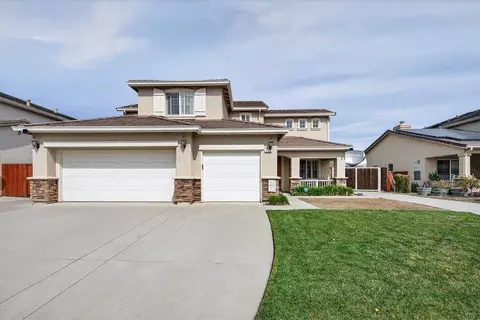 730 Calais Dr, Hollister, CA 95023