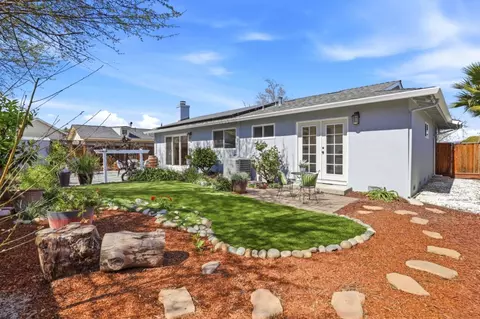 Exterior - 1392 Mantelli Dr, Gilroy, CA 95020 photo 5 of 8
