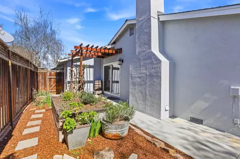 Exterior - 1392 Mantelli Dr, Gilroy, CA 95020 photo 8 of 8