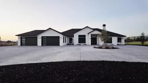 600 Torrano Ct, Hollister, CA 95023