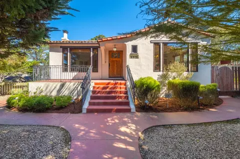 990 Sinex Ave, Pacific Grove, CA 93950