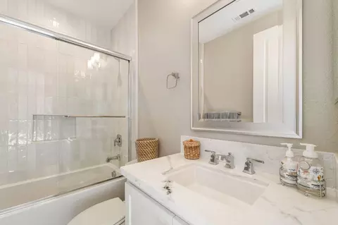 Bath - 1814 Links Dr, Seaside, CA 93955 photo 3 of 6