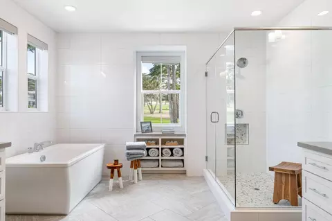 Bath - 1814 Links Dr, Seaside, CA 93955 photo 5 of 6