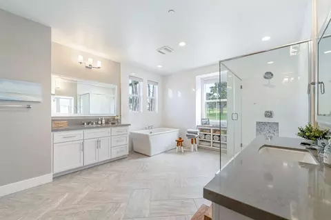 Bath - 1814 Links Dr, Seaside, CA 93955 photo 4 of 6
