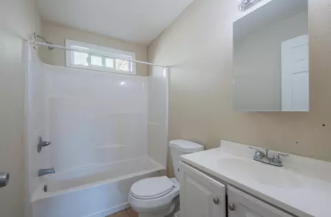 Bath - 1126 Pacific Ave, Salinas, CA 93905 photo 3 of 3