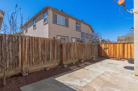 Exterior - 980 Longfellow Dr, Salinas, CA 93906 photo 4 of 4