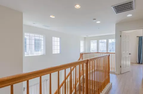 Entry Way - 980 Longfellow Dr, Salinas, CA 93906 photo 3 of 4