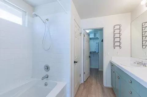 Bath - 980 Longfellow Dr, Salinas, CA 93906 photo 3 of 3