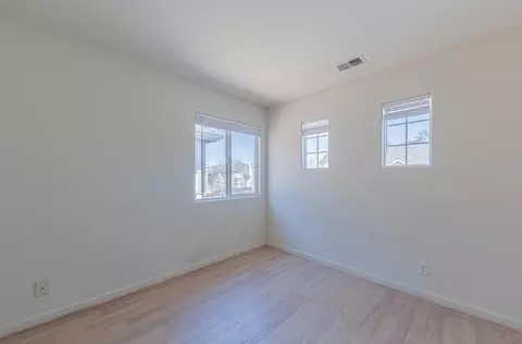 Bedroom - 980 Longfellow Dr, Salinas, CA 93906 photo 2 of 4