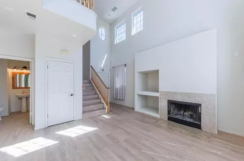 Living - 980 Longfellow Dr, Salinas, CA 93906 photo 2 of 5