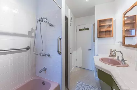 Bath - 1135 Madera Ct, Seaside, CA 93955 photo 2 of 2