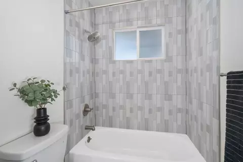Bath - 679 School St, Pittsburg, CA 94565 photo 4 of 4