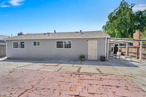 Exterior - 679 School St, Pittsburg, CA 94565 photo 4 of 9