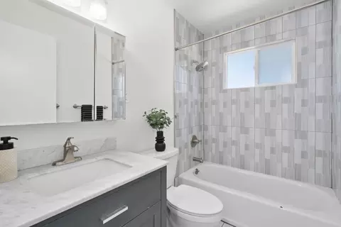 Bath - 679 School St, Pittsburg, CA 94565 photo 3 of 4