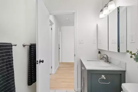 Bath - 679 School St, Pittsburg, CA 94565 photo 1 of 4